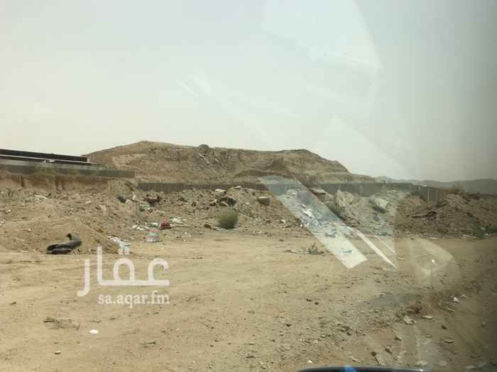 1636763 الموقع على شارعين على طريق مكة القديم