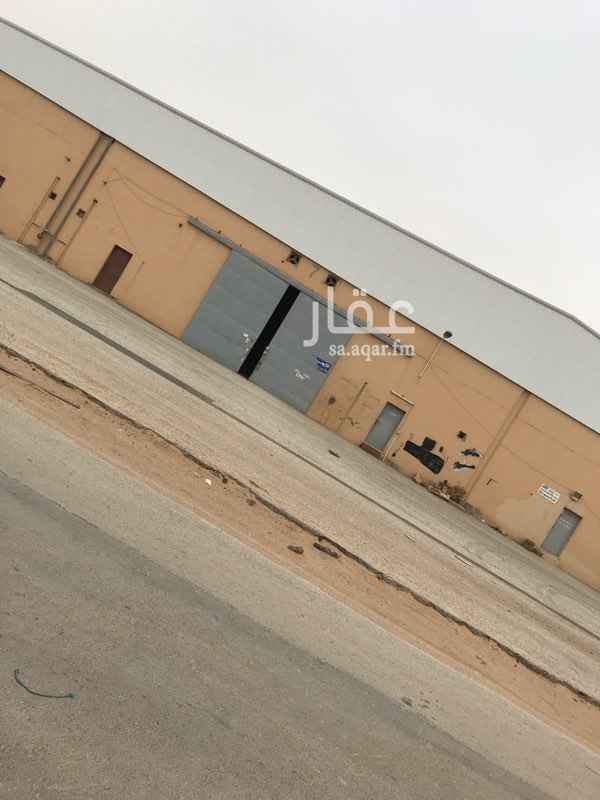 1467938 أربع مستودعات للإيجار
مرخصة من الدفاع المدني
سعر المتر 100 ريال