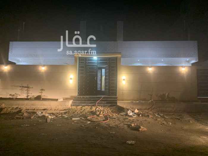1597708 شقتين مشطبه جاهزه لسكن وكل شقة خمس غرفه ومطبخ وثلاث دورات مياة ومستودع غسيل ومساحة المبني 476 والدور الثانيه مقومة الاعمدة والدرج