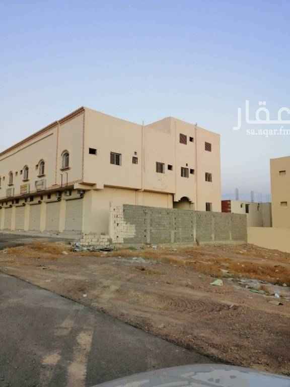 1690373 عمارة مكونة من4 شقق و6 محلات
كل شقه 5 غرف ومطبخ وصالة و3 دورات مياه.
الغرف كبيرة امامها برحه كبيرة تصلح مواقف سيارات ومعدات تصلح للشركات او سكن مهندسين ويمكن تقسيمها شقق عزاب.
صاحبها مستعد بالتاثيث في حال تم دفع ايجار سنه مقدم