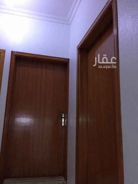 1674577 شقة ب فلة دور علوي الشقة نظيفة جدا