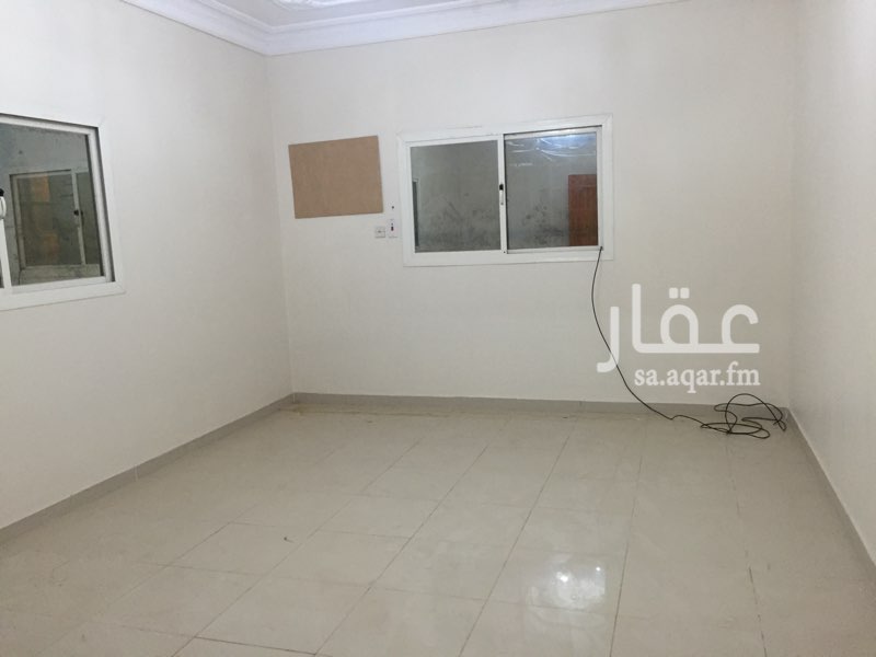 1276552 دور للايجار في حي السحيلي حي تتوفر فيه جميع الخدمات وقريب من جوري مول وتيرا مول مكون من ٥ غرف وصاله و٣ دورات مياه ( اكرمك الله ).