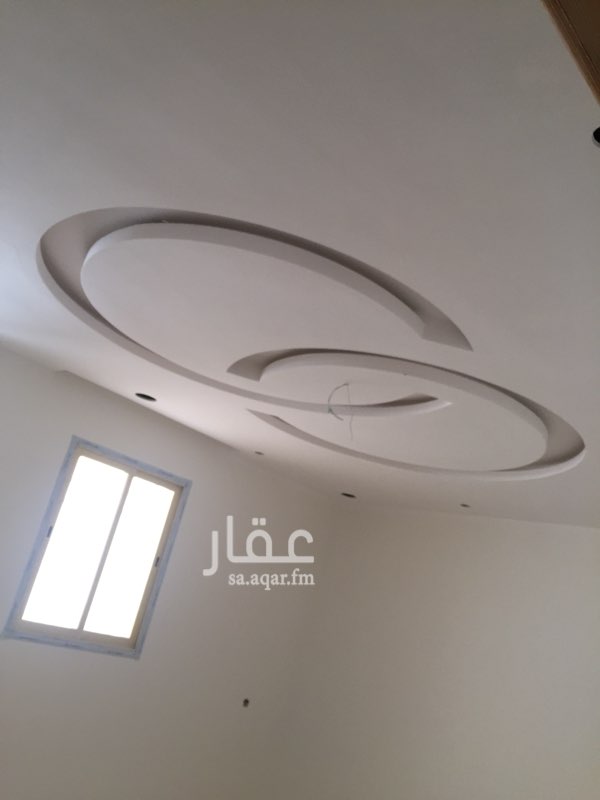 1529745 ثلاث شقق للبيع تصميم ممتاز وجوده عاليه موقع مميز وسعر مميز
الشقق الارضيه خمس غرف وصاله عليها عرض خاص لزبون الصامل