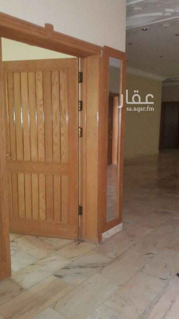 1579506 دور من فيلا مستقل للايجار دور نظيف