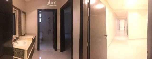 1352738 شقه الايجار حي الربيع الغربي مكون من مجلس وصاله ٢غرفه نوم معها سطح خاص موقف سياره مكيفات ومطبخ راكب عليها ٣٥الف دفعتين العمر سنه ارجو الا تصل علي رقم ٠٥٩٢٠٠٢٢٩٩
