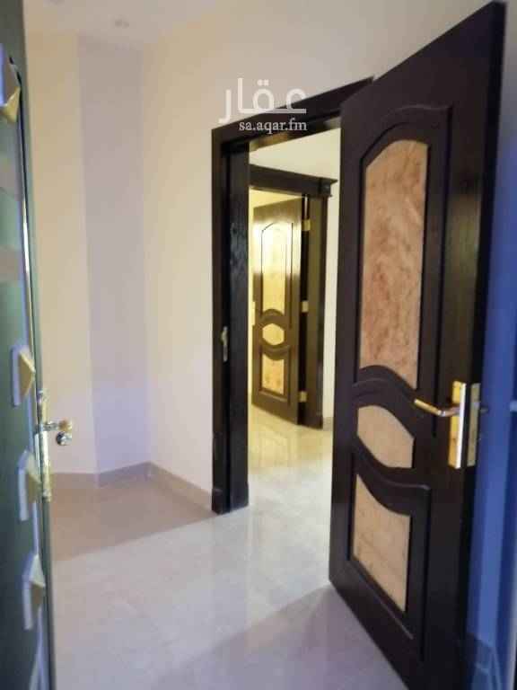 1705887 شقه للبيع بحي لبن شارع عسير أفضل موقع لها تتكون من خمس غرف وصاله ومطبخ ومستودع وثلاثه حمامات الدور الثاني جديده وحلوه ونظيفه جدا عليها ضمانات عشرون سنه في سباكه والكهرباء والبلاط والعوازل شغل ممتاز روعه يوجد لدينا تسديد مديونيات ولتزمات وتحويل من بنك الى بنك اخر وتسليم مفتاح وتسويات تعذرات الله يكتب لنا ولكم الخير
