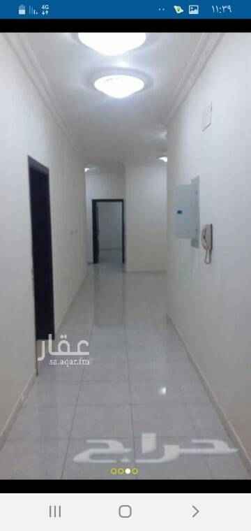 1533838 جده الحمدانيه الصالحيه 2 شقتين متقابله للايجار 5 غرف وصاله و3 دورات مياه ومطبخ السعر ١٧٠٠٠ دفعات التفاوض للي ياخذ الشقتان المتقابله وقابل للتفاوض ايضا للعائلات الصغيره والعرسان ، شهري ١٦٠٠ ، اخر شقتان الدور الاول العماره مسكونه بالكامل بدون مصعد ، وجود حارس انارة شوارع عداد كهربا مستقل قسم رجال مستقل لاجادين فقط وتساب قريبه من مجمع مدارس اولاد ابتدائي متوسط ثانوي ومركز صحي الصالحيه الحكومي وقريب من خدمات بنده مطابخ بقالات نادي اللياقه الذكيه