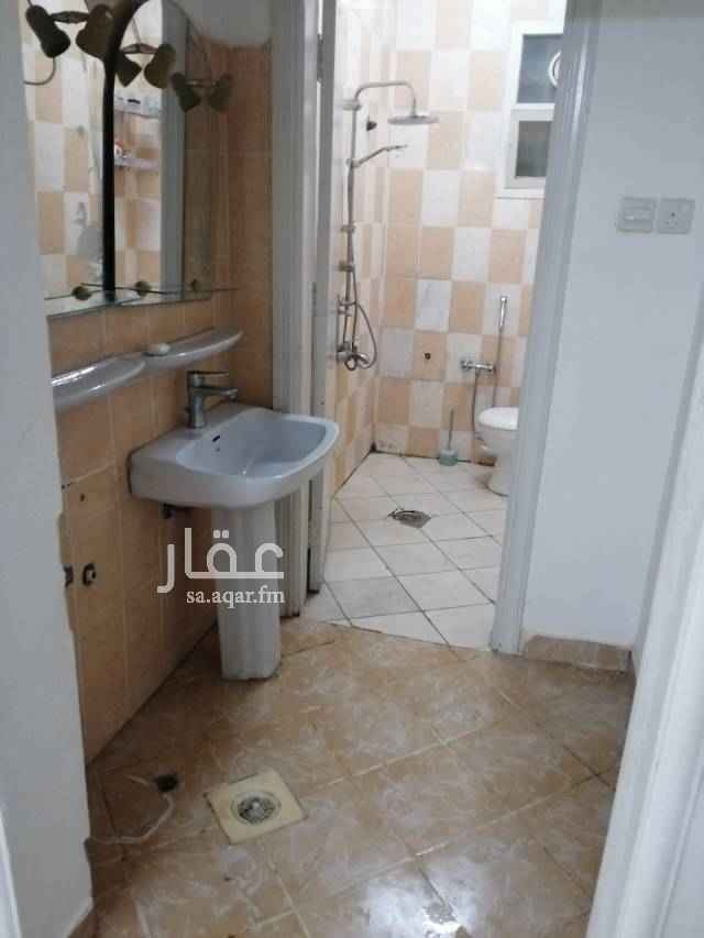 1646117 غرفتين ومطبخ وصالة صغيره مكيف سبيلت جدييد والغرفة الثانيه شباك الدور الاووول
مأثثه غرفه وصالة
ملاحظه المالك يرغب بالاجانب