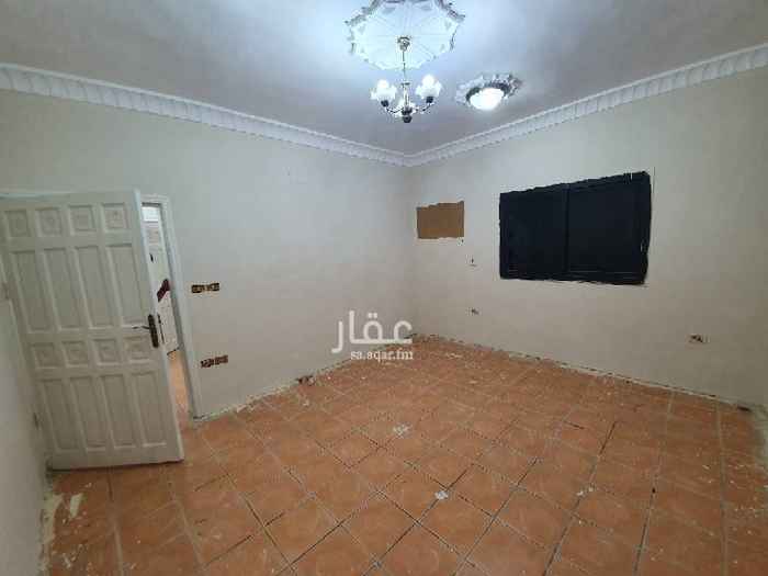 1654459 شقة في الدور الأرضي
بالقرب جداً من طريق الملك
ولها مدخل خاص وحديقة مصغرة
تتكون من صالة و ٣ غرف و٣ حمامات
السعر سنوياً ٢٢٠٠٠