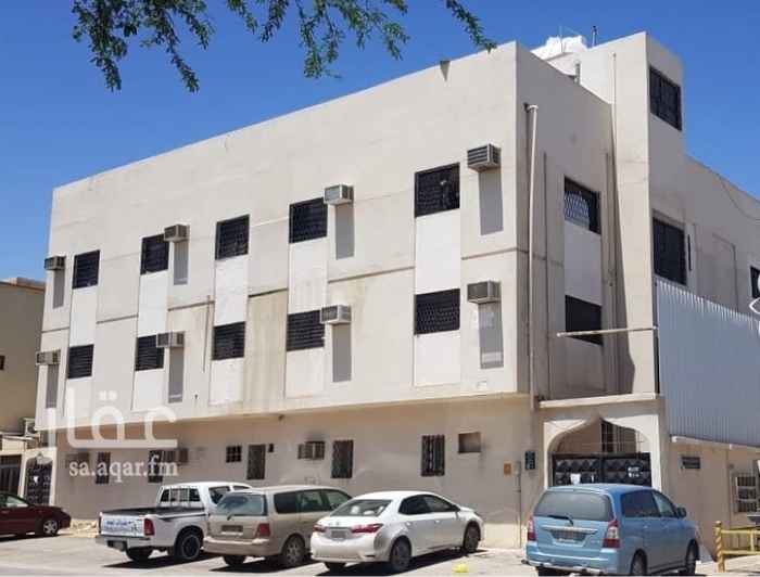 1588185 عمارة شقق عوائل حي السويدي شارع الخياطين متفرع من طريق عائشة مساحة ٦٢٥م عمر ٢٥ سنه . على شارعين ٣٠ جنوبي تجاري و ١٥م شرقي . تتكون من ٦ شقق.. لها مدخلين ع شارع ٣٠ و١٥ . دوريت مع السطح . كل دور ٣ شقق . الدور الاول ٣ شقق ٦ غرف وصالة وعدد ٢ حمام ومطبخ . الدور الثاني ٣ شقق من ٤ غرف وصالة وعدد ٢ حمام ومطبخ . ويوجد السطح . عليها قرض ١٩٠٠٠٠ ريال في حالة التنازل يخصم من المبلغ الاجمالي للبيع .