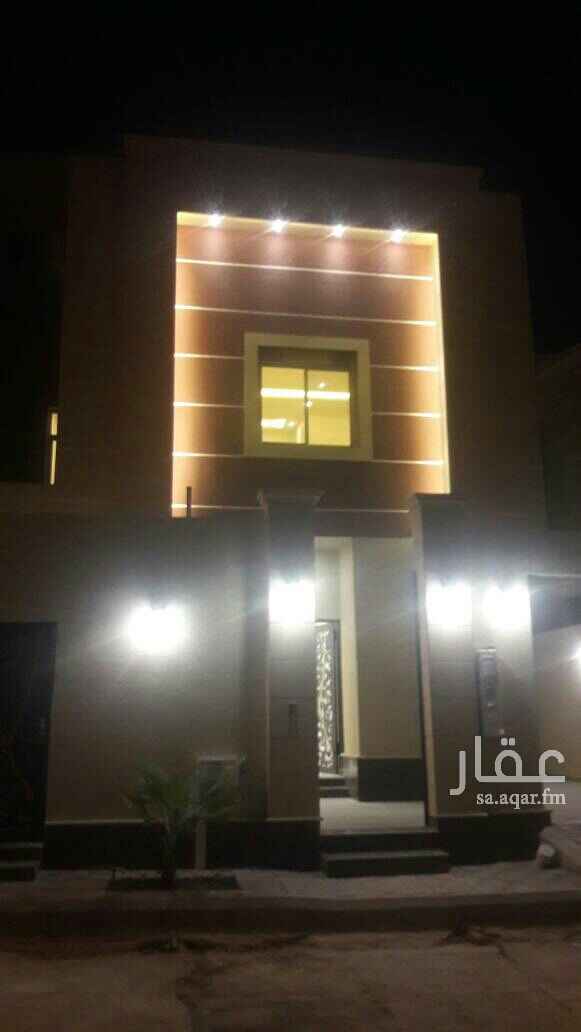 1764924 للبيع في شمال الرياض حي العارض فيلا دبلكس ملحق مجلس مقلط صاله مطبخ الدور الاول ٤غرف وصاله ٣دورات مياه السطح غرفه وصاله وجلسه