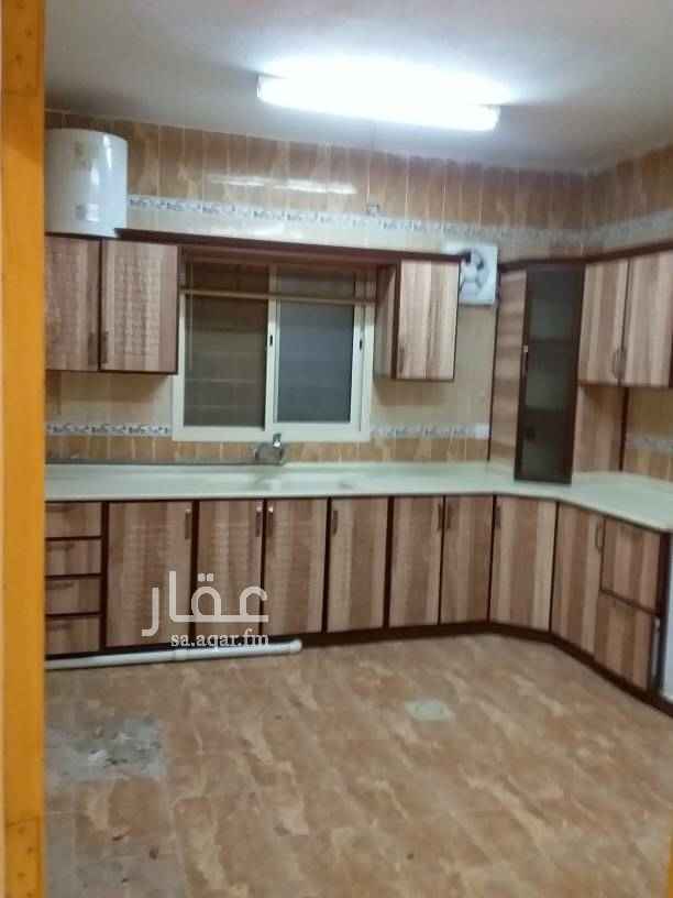 1521603 للاجار دور ارضي مطبخ راكب بدون مكيفات مدخل سياره وغرفه سواق ومجلس ومقلط وصاله وثلاث غرف نوم وثلاث حمامات السعر ٥٠ الف