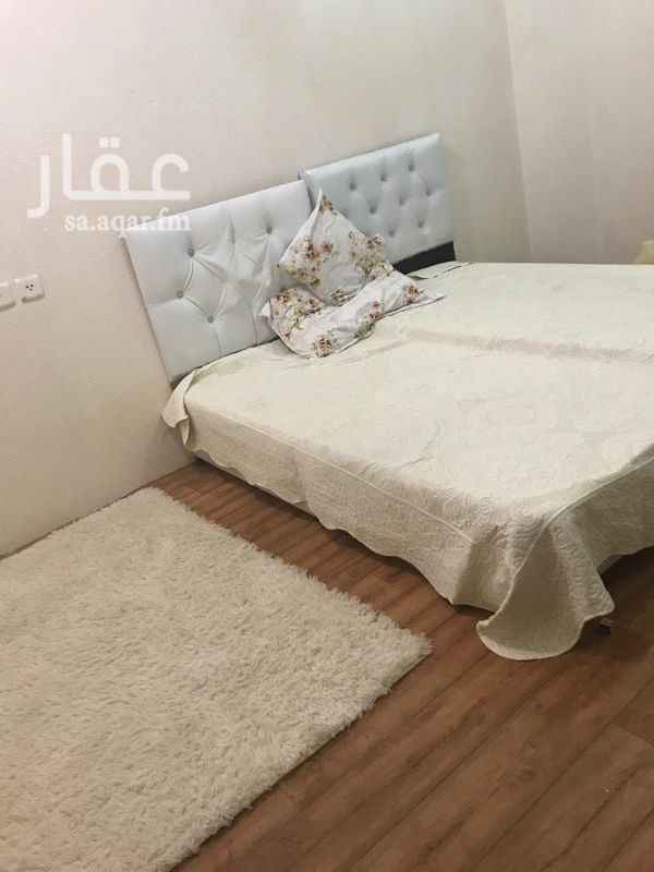 1680219 شقة موثثة مكونة من اربع غرف ومطبخ وثلاث دورات مياه وصالتين المدخل والكهرباء مستقل الماء شبكة قريبة من الخدمات والمدارس والمسجد