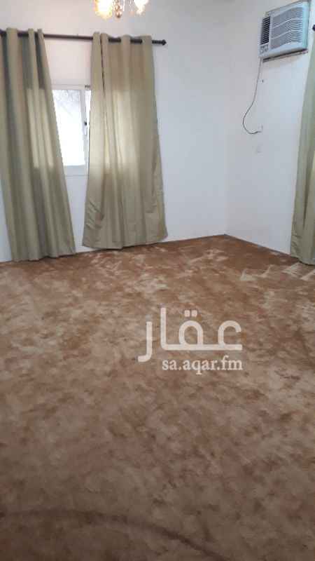 1685061 شقة مؤثثة اربع غرف وصالة ودوتين مياه ومطبخ مدخل وكهرباء وخزان مستقل
يوجد معها سطح دور ارضي