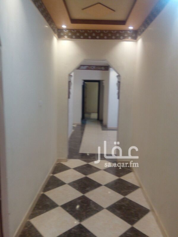 1751829 دور ارضي 4غرف نوم ومجلس ومقلط وصاله ومدخل سيارة ومشب خارجي بحي الخليج شارع ابن الهيثم خلف مستوصف الشروق الطبي السعر 40الف