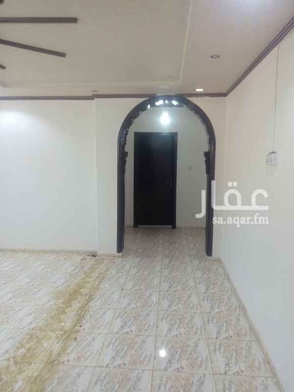 1760331 شقه 3غرف وصاله دور ثالث مع السطح كهرباء مستقله بحي الخليج شارع محمد اسماعيل الصنعاني خلف صيدلىة النهدي السعر 17الف