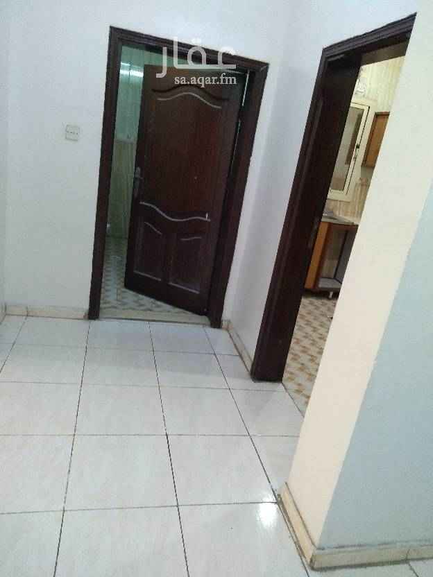 1661460 شقق فاخره للايجار الشهري والسنوي
غرفه وحمام ومطبخ
غرفه وصاله ومطبخ وحمام
غرفتين وصاله ومطبخ وحمام
المواصفات
المطبخ مركب
مواقف بدروم
كامرات مراقبه
غرف واسعه
الموقع حي الروابي كيلو ٨