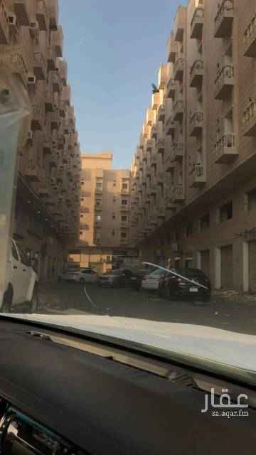 1669222 عماره للإيجار بالكامل
تتكون من ٥٢غرفه +٣٢حمام +١٦مطبخ
غرف واسعه ٦في ٥
مواقف سيارات تسع اكثرمن ٣٠٠سياره
كامرات مراقبه