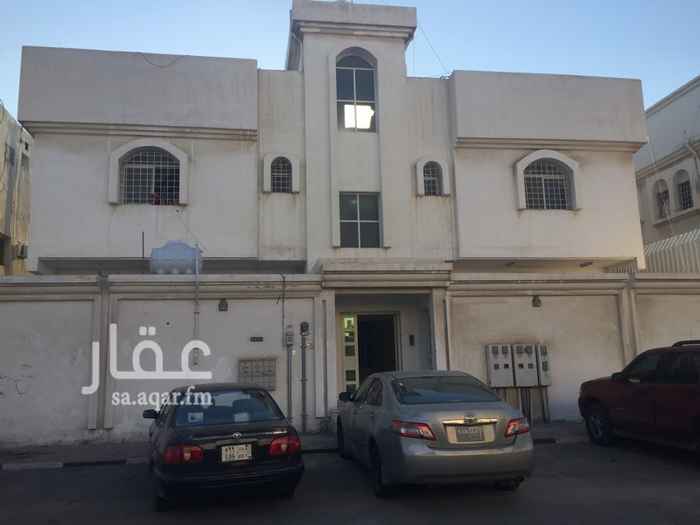 1556829 ٤شقق وملحقين. كل شقه ٣غرف ومستودع العقار مرهون ب ٨٢٠ الف وصاحبها طالب ١٣٠الف والحد الاجمالي ٩٥٠الف
