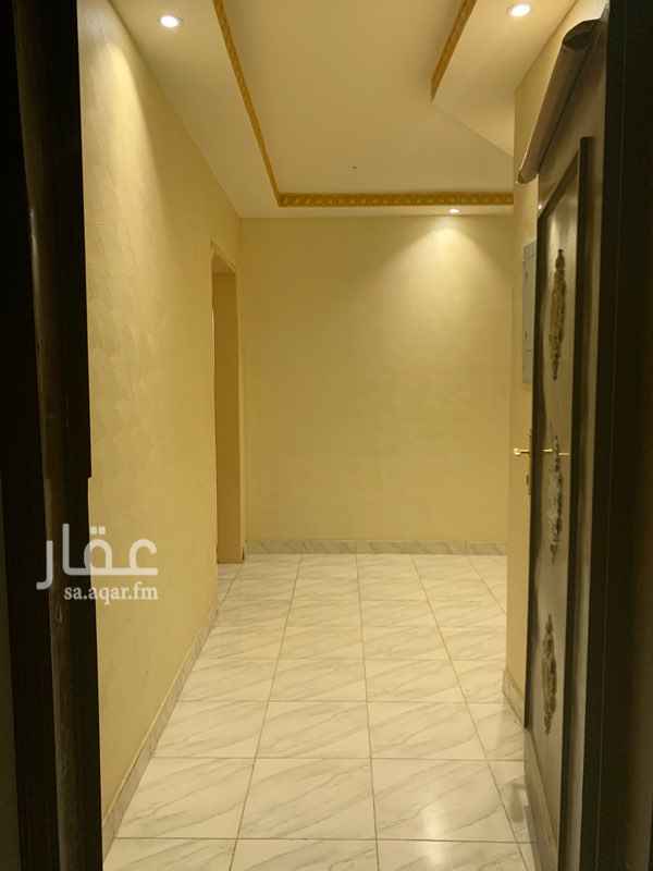 1747795 شقق فوق بيت ملك وليس عماره
كل شقه مكونه من ٣ غرف وصاله ودورتين مياه