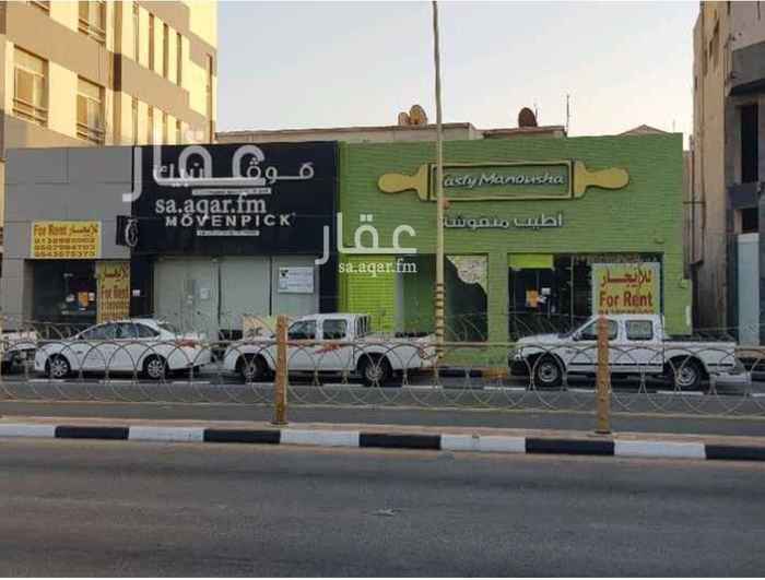 1403125 ٤ فتحات تجاريه ويوجد سكن عمال بالدور الثاني ٦ غرف نوم و ٣ حمامات ومطبخ طولها على شارع الامير فيصل بن فهد ١٨.٥ م حاليا العمارة والفتحات التجاريه غير مؤجرة والدخل السنوي حسب آخر عقد ٦٥٠ الف ريال .
ليس لدى المالك مانع بخصوص الاستثمار طويل الأجل والسعر يكون حسب المدة ونوع وطريقة الاستثمار .
مباشر من المالك
ابومحمد
0543575373