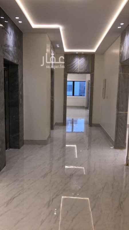1741344 للبيع فيلا فاخرة جديدة ( ٦٠٠ متر )
الدور الارضي : ( غرفه سايق + حوش + مدخل سيارة + ملحق خارجي رجال + صالة طعام + صاله كبيرة + مجلس نساء + مطبخ بمستودع + ملحق خارجي نساء )
الدور الاول : ( ٥ غرف نوم + صالة )
السطح ( ٣ غرف نوم )
( ٤ مليون )