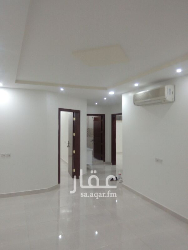 1398154 شقه 4غرف وصاله مستخدمة شهرين فقط دور ثالث بدون سطح كهرباء مشترك بحي الخليج غرب شارع بحر العرب خلف الكمبوند السعر 19الف