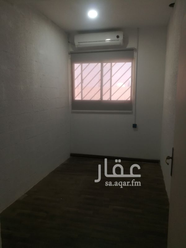 1209281 غرفه 7 الاف سنوي شامل مياه وكهرباء حمام مشترك مع مهندس في غرفه مجاوره مكيف اسبليت جديد