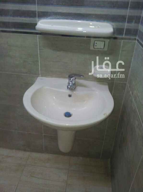 1118558 سباك مصري مقيم بجيزان شغل اخضر حراي وأمريكية على الشرط