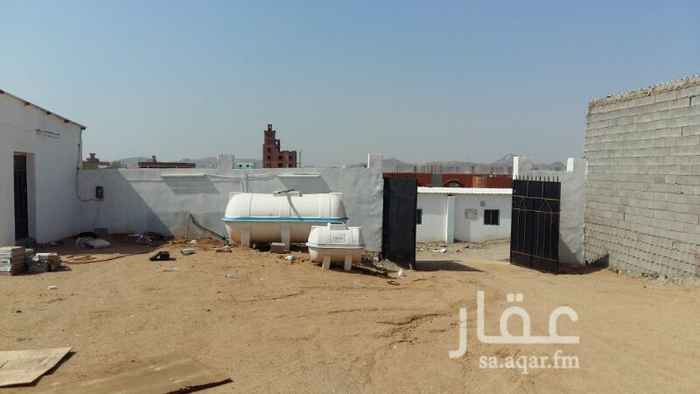 1246089 الحرزات بالقرب من مطعم طلوب جنوب شرق القطار حوش عداد كهرباء مرتفع عن مجاري السيول ويوجد غرفه مع مطبخ وحمام وبيت شعر عظم .الموقع مخطط الدره بجوار الفيصليه