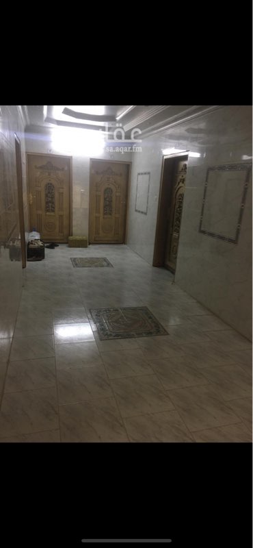 1585830 شقة بالدور الأول، سكان العمارة أجانب وإجمالي الشقق ٥ شقق. الشقة مناسبة للأجانب.