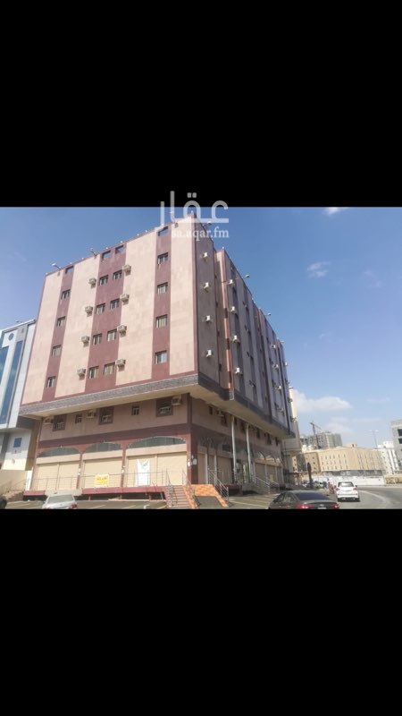 1690753 عمارة تجارية يوجد بها 90 غرفة كل غرفة بحمام خاص ، مع إمكانية فصل ثلاث غرف+مطبخ لتكون شقة.
الغرف والشقق صالحة للأجار اليومي والشهري والسنوي.
العمارة مناسبة جدا للأجار في موسم رمضان.
العمارة مرغوبة للأجار في موسم الحج.
يوجد ٧ محلات تجارية بمساحة مناسبة جدا لنشاطات المحلات التجارية المختلفة.
من كان لديه رغبة جادة يتواصل