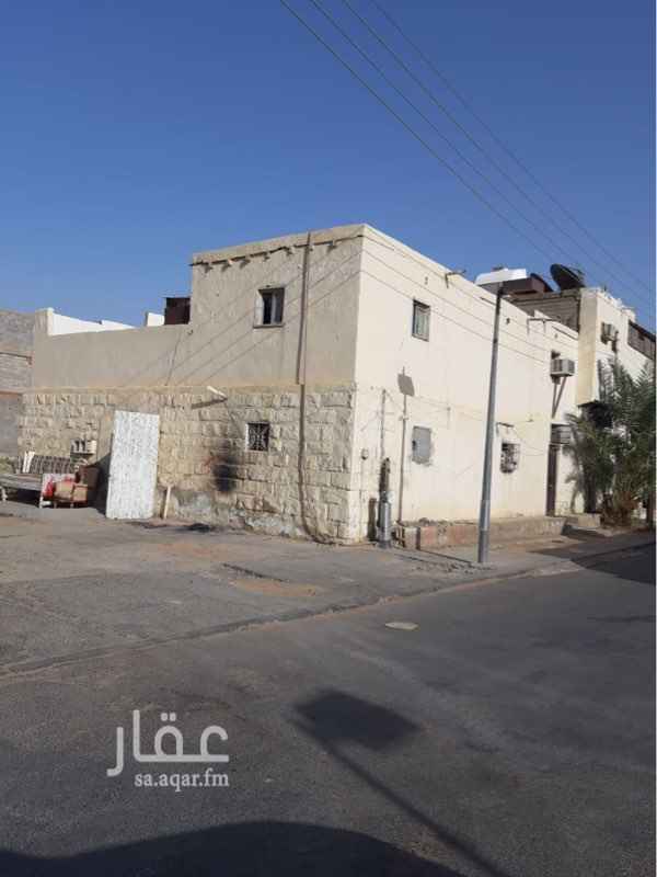 1615937 بسم الله الرحمن الرحيم والصلاة والسلام على اشرف الانبياء والمرسلين اعرض لكم هذا العقار بحي الخالدية وبموقع مرغوب للايجار وخصوصا للعاملين بالجادة وهو عبارة عن بيت شعبي مسلح دورين بعدد اربع وحدات سكنية مختلفة الاحجام ولله الحمد والمنه مؤجر بالكامل ولله الحمد بدخل شهري ٢١٠٠ ريال والله ولي التوفيق