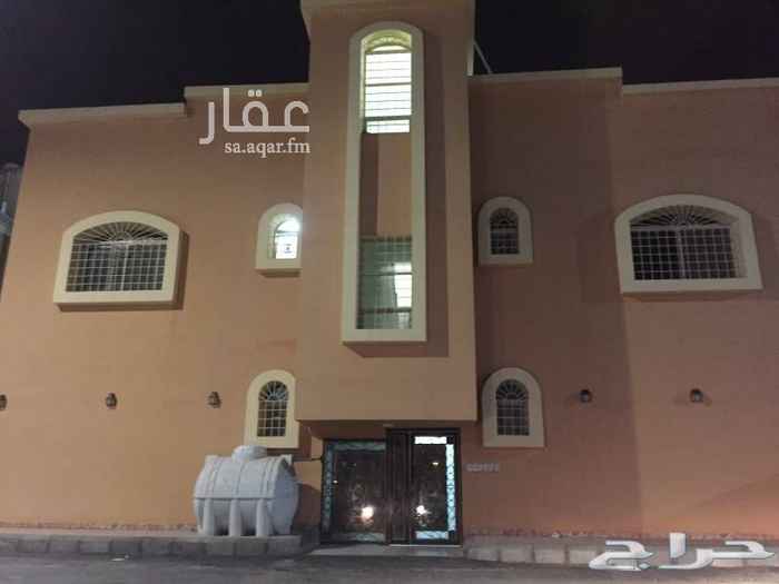 1694025 شقة عوائل للايجار 4 غرف | صالة | مطبخ مش راكب ( أول مانكتب العقد أركبه ) عداد كهرباء مستقل | خزان ماء مستقل | 2 دورات مياه الله يكرمكم . الايجار 18.500 ريال شامل الماء. القسط الشهري 1540 ريال الموقع حي الضاحية الثالث الخامس بالقرب من بنده وجامع التوحيد . جديدة توني مسوي لها (صيانة كاملة) صبغ وسباكة وكهرباء وجلي الارضية السيراميك. الدفع عند توقيع العقد ل 3 شهور . وبعدها شهري . ملاحظة = أذا تم التأجير ودفع المبلغ وكتبنا العقد .. يبدأ العقد بعد 14 يوم مهلة للمستأجر يرتب أموره . أبشروا حنا نعين