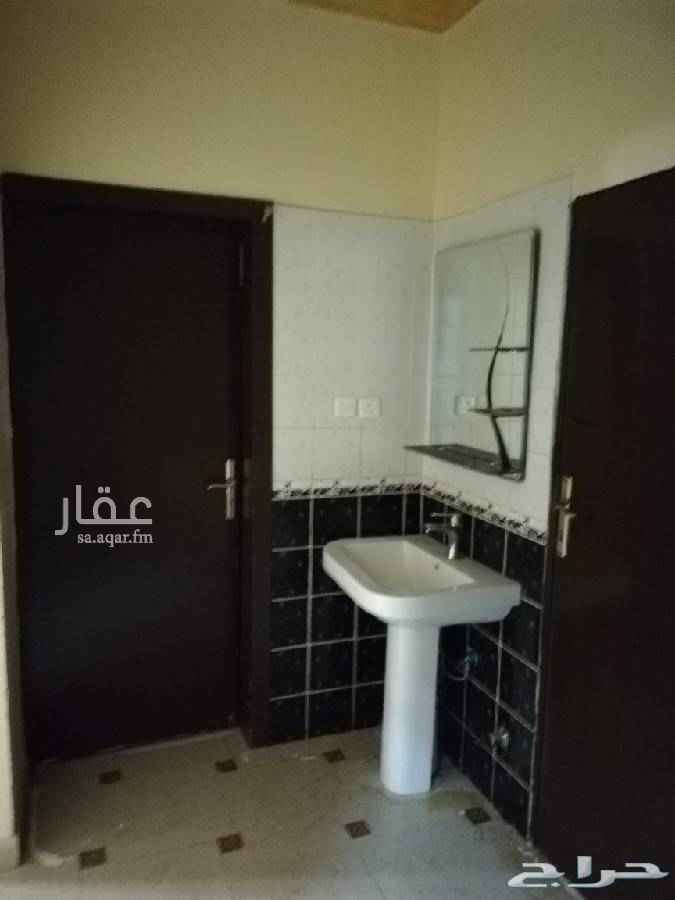 1755947 شقة للإيجار بحي لبن مؤثثة مكونه من اربع غرف وصالة وحمامين ومطبخ عداد كهرب مستقل يتم دفع ١٠٠٠ ريال للماء لمدة سنة وقيمة الإيجار الشهري ١٥٠٠ ريال