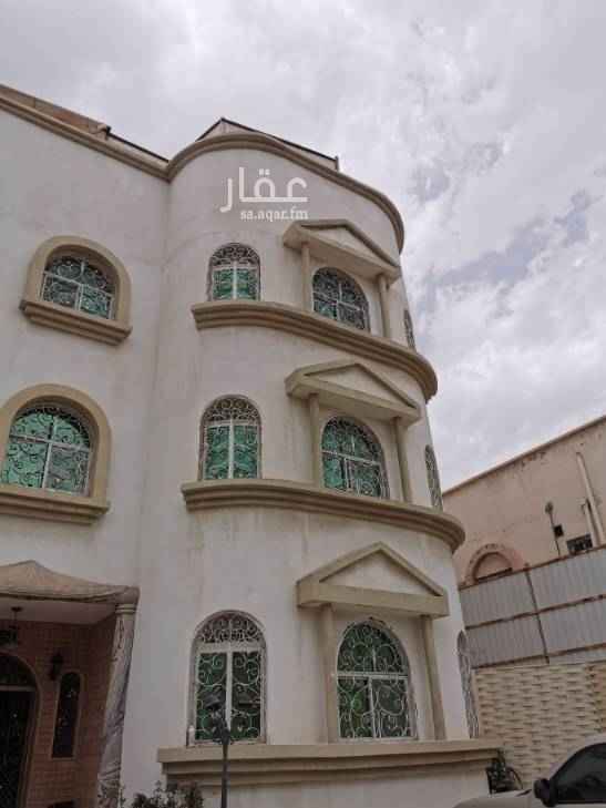 1531641 دورثالث منفصل بمدخل خاص ومصعد وسطح غرف واسعه ومطبخ مركب جاهز الدور مجدد بالكامل لم يسكنه الا أصحاب البيت الا فتره. التواصل مع صاحب العقار ام محمد الزهراني