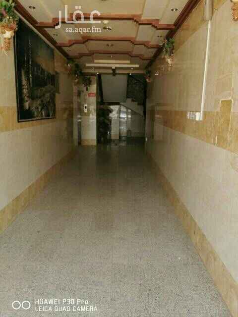 1700461 شقة عوائل للايجار 3 غرف وصاله ومطبخ 3حمامات مطبخ ومكيفات راكبه موقع متميز متوفر جميع الخدمات حي الحمرا شارع البحار قريب من طريق الملك عبدالله