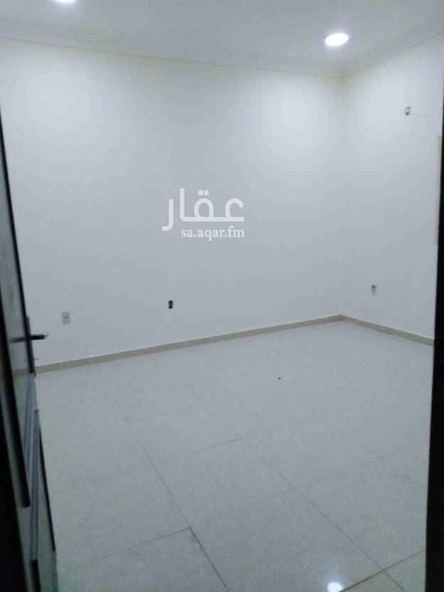 1535388 للايجار دور في مخطط 92 حي الشراع المواصفات مجلس مقلط صاله غرفتين نوم غرفه حريم مدخلين اربع دورات مياه المطلوب 27000 للاستفسار يرجى الاتصال او برساله على الواتساب