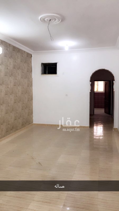 1686200 شقه بدور مستقل اربعه غرف وحمامين وصاله ومطبخ دور ارضي مع مدخلين للنساء والرجال منفصله وسيب طويل بباب خاص للشقه ...عداد كهرباء مستقل،،المفاهمه واتساب 0544346308 ابو مانع