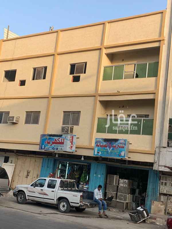 1687721 عمارة تجارية مجدده بالكامل على شارع العشرين بمنفوحة
المساحة 250 م
الشقق 4
محلات 3