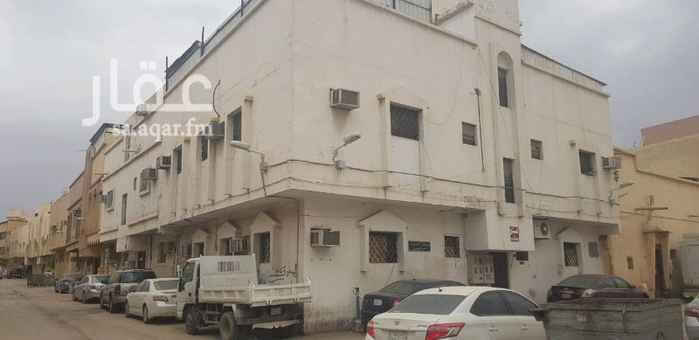 1637581 *عمارة قديمة بالشميسي*
*المساحة 172م زاوية شارعين 10م و8م*
*5شقق وملحق*
*دخل 42.000 عوائل*
*السوم 350.000*
*البيع قريب*
*مكتب عبدالله المنيع للعقارات*
*ابو خالد*
*0544389559*