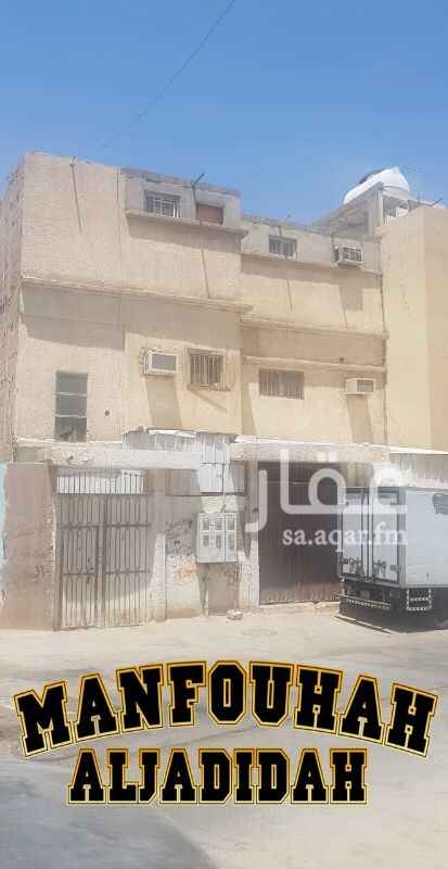 1695175 *فيلا بمنفوحه الجديده شارع ابراهيم بن رضوان المساحه 215 متر عباره عن ثلاثه ادوار كل دور شقتين وثلاث عدادات كل دور عداد مؤجره بالكامل بدخل سنوي ٣٣٥٠٠ عمر العماره فوق ٣٠ سنه*
*علي السوم*
*العرض مباشر ونرحب بالوسطاء*
*مكتب عبدالله المنيع للعقارات*
ابو خالد
0544389559
