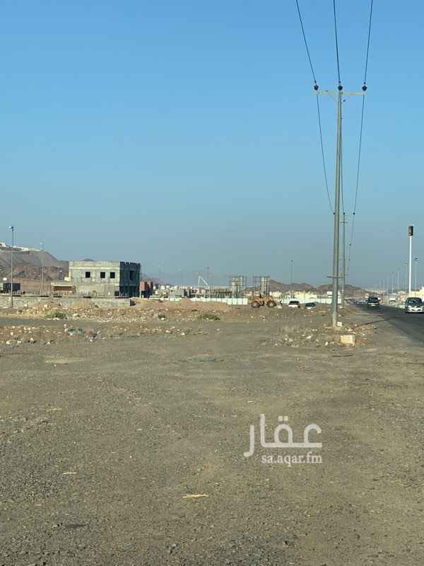 1676394 يوجد لدينا عدة قطع اراضي تجاريه على طريق السلام الطالع بعرض 64 بعد جامعة طيبه