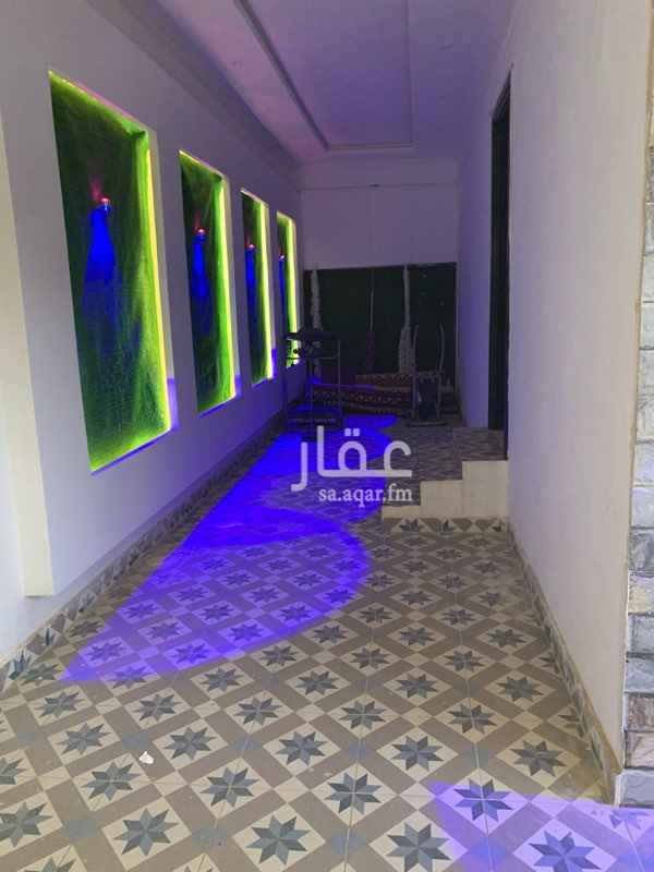 1676741 استراحه مكونه من غرفتين ومطبخ وثلاث دورات مياه ومسبح داخلي وصاله كبيره وجاكوزي وحمام سونا ... مساحة الأرض ٤١٢م تأسيس ٤ ادوار التعمير شخصي وبعض الفواتير موجوده السباكه من ناشي الحجيلي والكهرباء من سوق احد