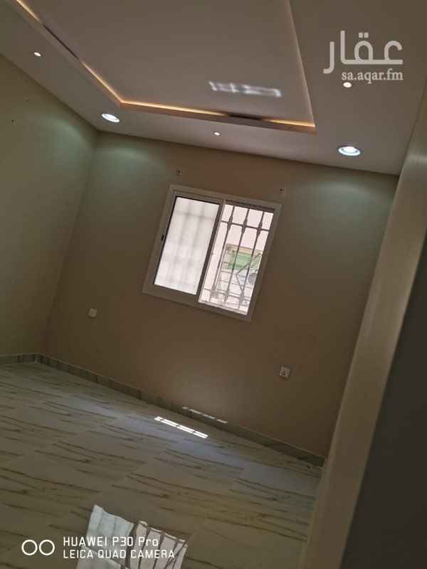 1748028 العقار في موقع جميع الخدمات متوفرة عداد الكهرب خاص بالشقة
الشقة مدخلين مكونة من غرفه نوم رئيسية وغرفة نوم اطفال وصالة ومطبخ ومجلس رجال ودورتين مياه
جميع الاسقف مجهزة باللد جبسيات ( موضحة بالصور )
فتحه المكيفات للسبيلت. وشكراً.