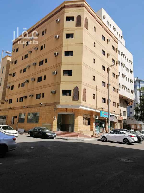 1482324 العمارة في العزيزية الشرقيه شارع البلديه ركنيه ثاني صف من الشارع العام مكونه من ٦٢ غرفه بحمام مزودة بكافة وسائل الامن والسلامه (نظام رش آلي ، نظام المضخات الثلاثي ، مولد كهرباء ، مروحة ضغط للسلم وابواب الطوارئ ، شبكة انذار ، سلم طوارئ) وكروت توفير الطاقه جاري التقديم على تصريح الحج ٢٧٠ حاج قريبه من الجمرات والحرم