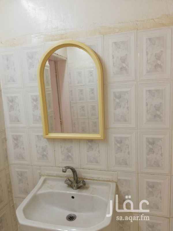 1116612 بيت شعبي للايجار قبل كوبري الجموم شرق طريق الطائف حارة الصواعد بجوار جامع الفلاح عبارة عن وحدتين سكنية كل وحدة تتكون من 3 غرف وصالة ومطبخ ودورة مياة وحوش على شارع رئيسي.