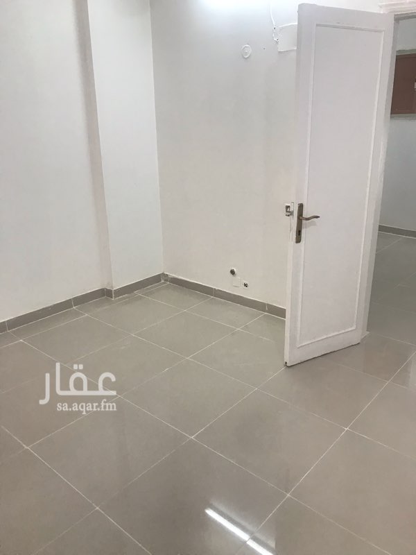 1657229 للايجار شقة عوائل
بالطابق الأرضي
3 غرف وصالة
2 حمام
مطبخ
موقع العمارة
حي المربع خلف مطبخ الطائف
بالقرب من غرفة التجارية
20,000 ريال
للتواصل على 0532540518