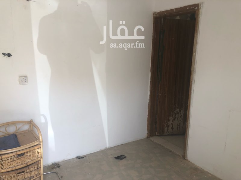 1580489 غرفة سائق في افضل احياء الدرعية
مساحة الغرفة 3*3.50 تقريباً مع دورة مياة
مع الكهرباء والماء
الرجاء التواصل عبر الواتس اب فقط