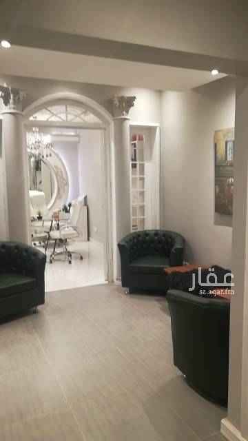 1516107 المواصفات
الدور الأرضي على الواجهة:-
فتحتين على الشارع (مرخصه تجاري) ٢٠م٢
مؤسسة تكيف اسبلت
دش مركزي للمحلين
ومن الخلف مكتب مرخص إداري
مدخل مستقل من 2 غرف وصاله ومطبخ وحمام
تكيف مركزي
دش مركزي لكل الغرف
الدور الارضي من الفيلا
مدخل مستقل مجلس وغرة طعام وحمام
الدور الاول للفيلا
عدد غرف 3نوم مع الحمامات +صالة كبيرة4*7م
.تكيف مركزي
دش مركزي لكل الغرف
الملحق للفيلا/
مطبخ +حمام +غرفة سطح.
تكيف اسبلت
دش مركزي لكل الغرف
تحتوي على عدد 4 عدادات كهرباء.
الأثاث مودرن.
مرخصة تجاري اداري